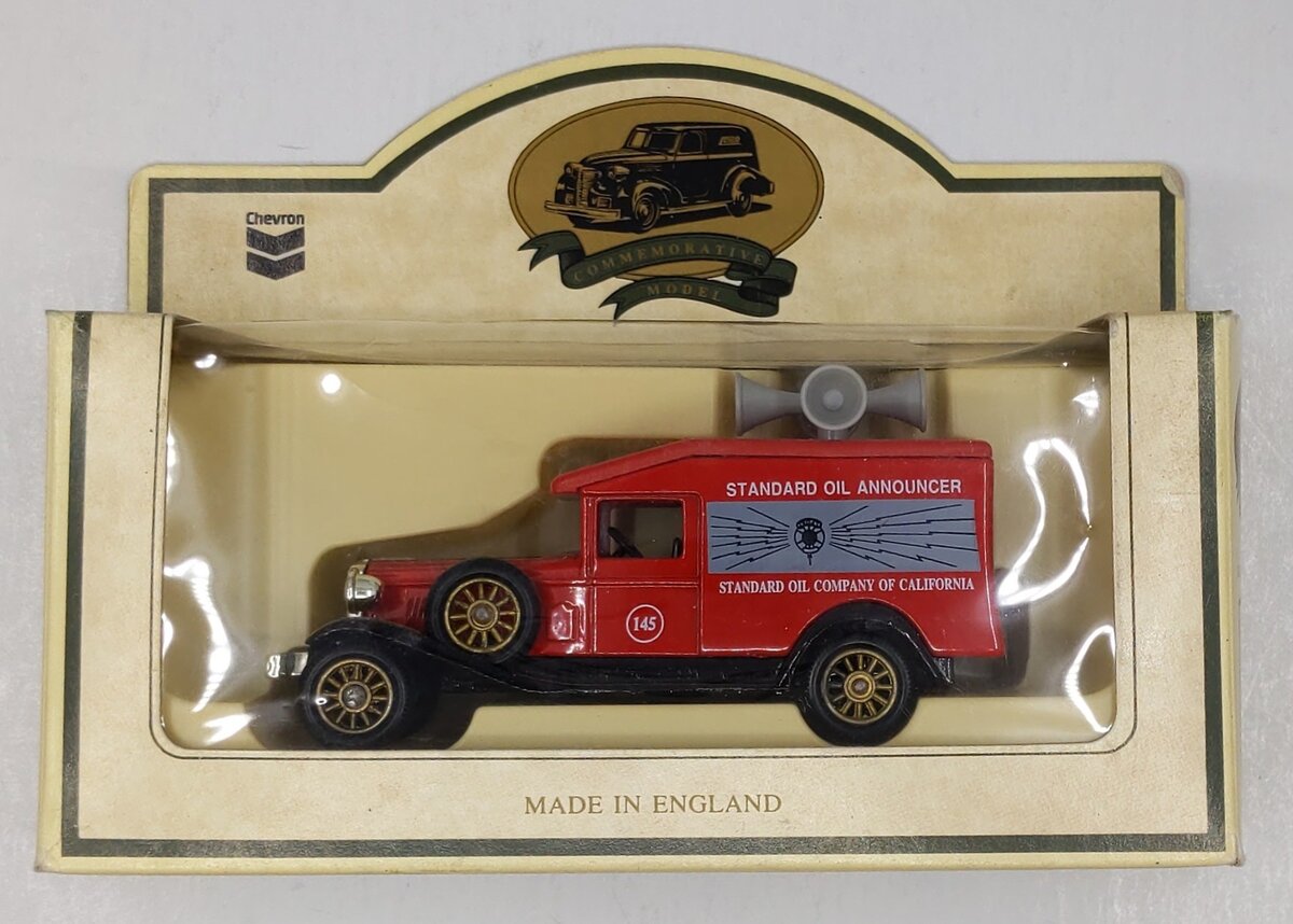 Lledo 1934 1:24 Scale Diecast Days Gone Standard Oil Announcer Car