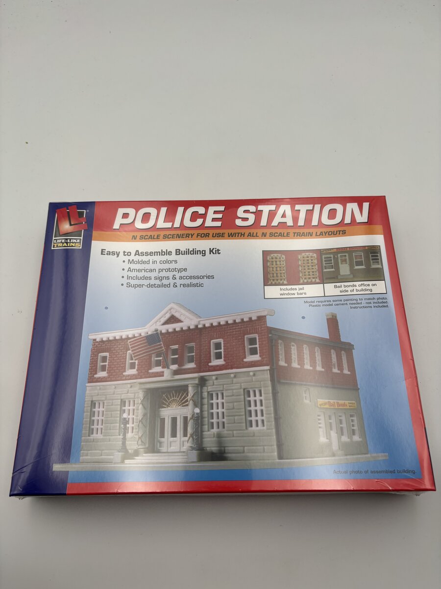 Walthers 433-7481 N Police Station Build Kit