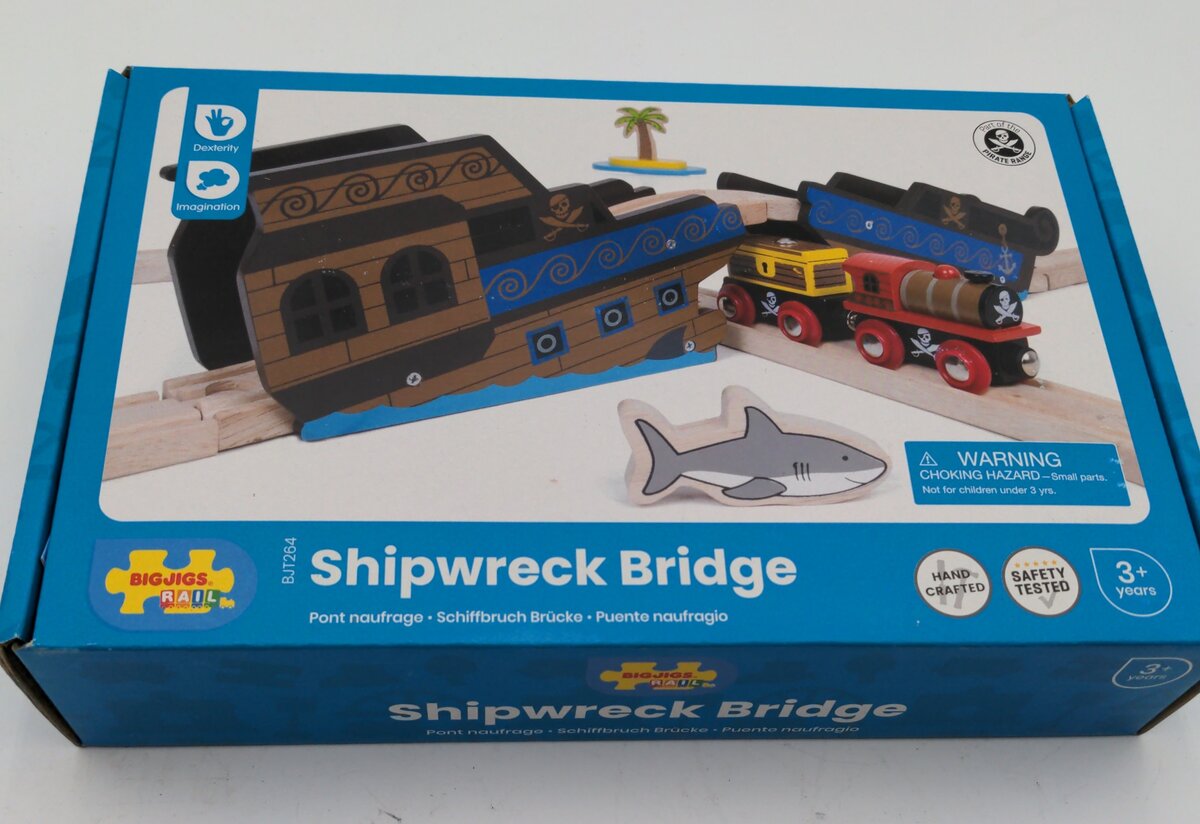 Big Jig Rails BJT264 Wooden Shripwreck Bridge and Accessories Kit