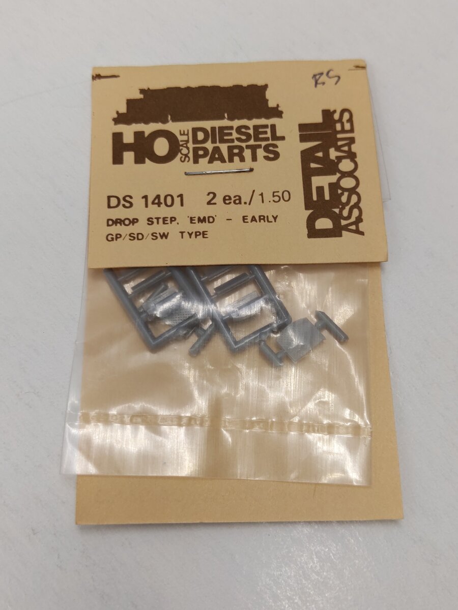 Detail Associates DS1401 HO Scale Gray Drop Step 'EMD' - Early GP/SD/SW Type (2)
