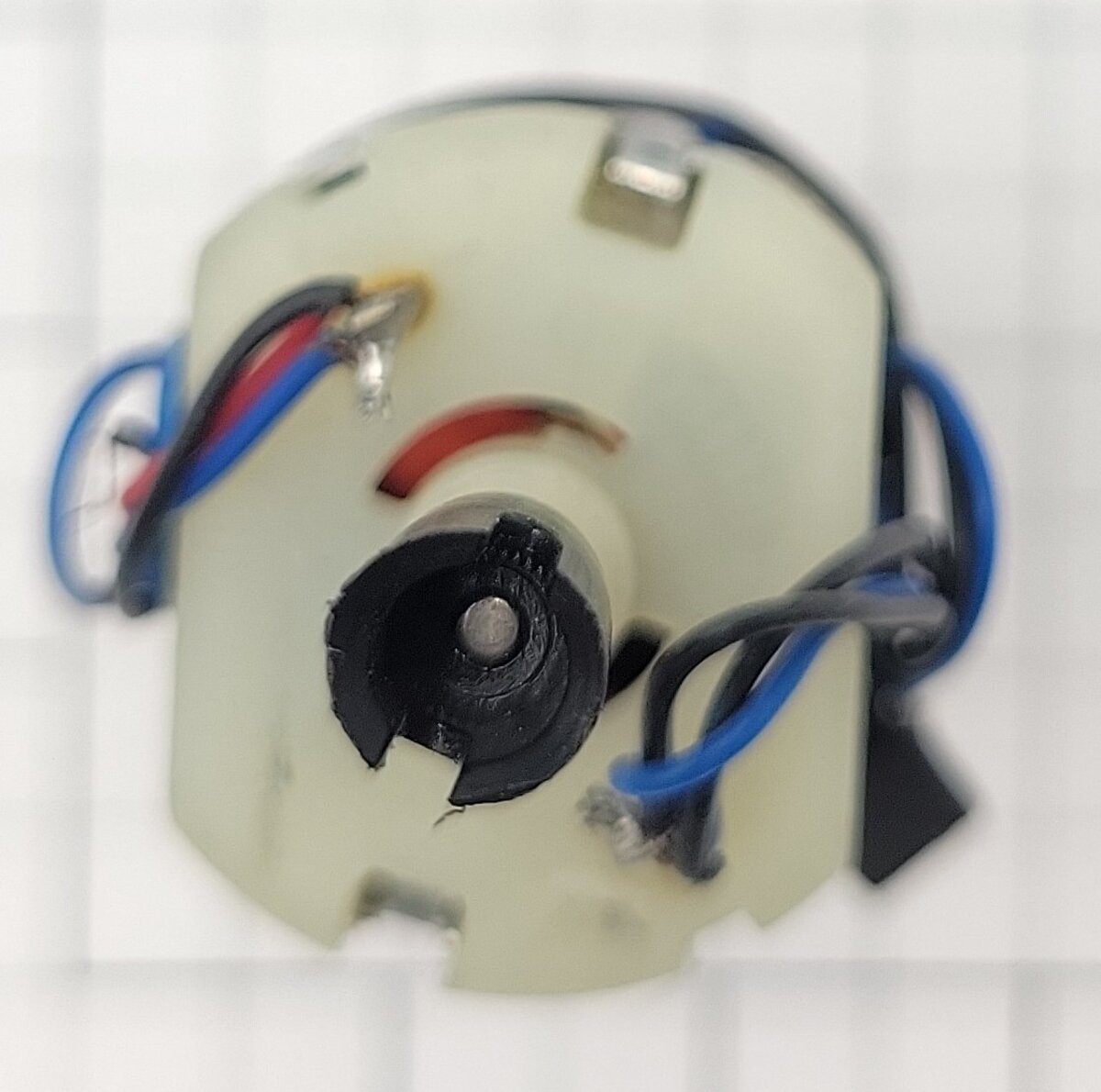 Micro-Mark 86529 HO 12-Volt DC Dual Shaft Flat Can Motor w/ Flywheel & Couplers