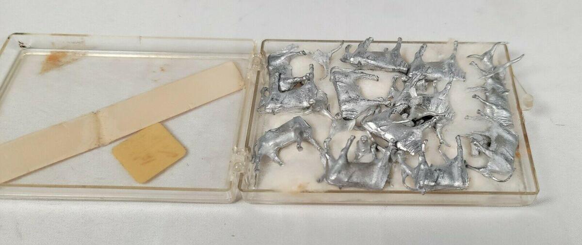 Scale Structures Longhorn Cattle Figures (Box of 12)