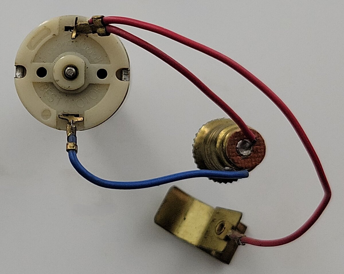 Mabuchi RE-36 3-Volt DC Can Motor with Light Socket and Contact