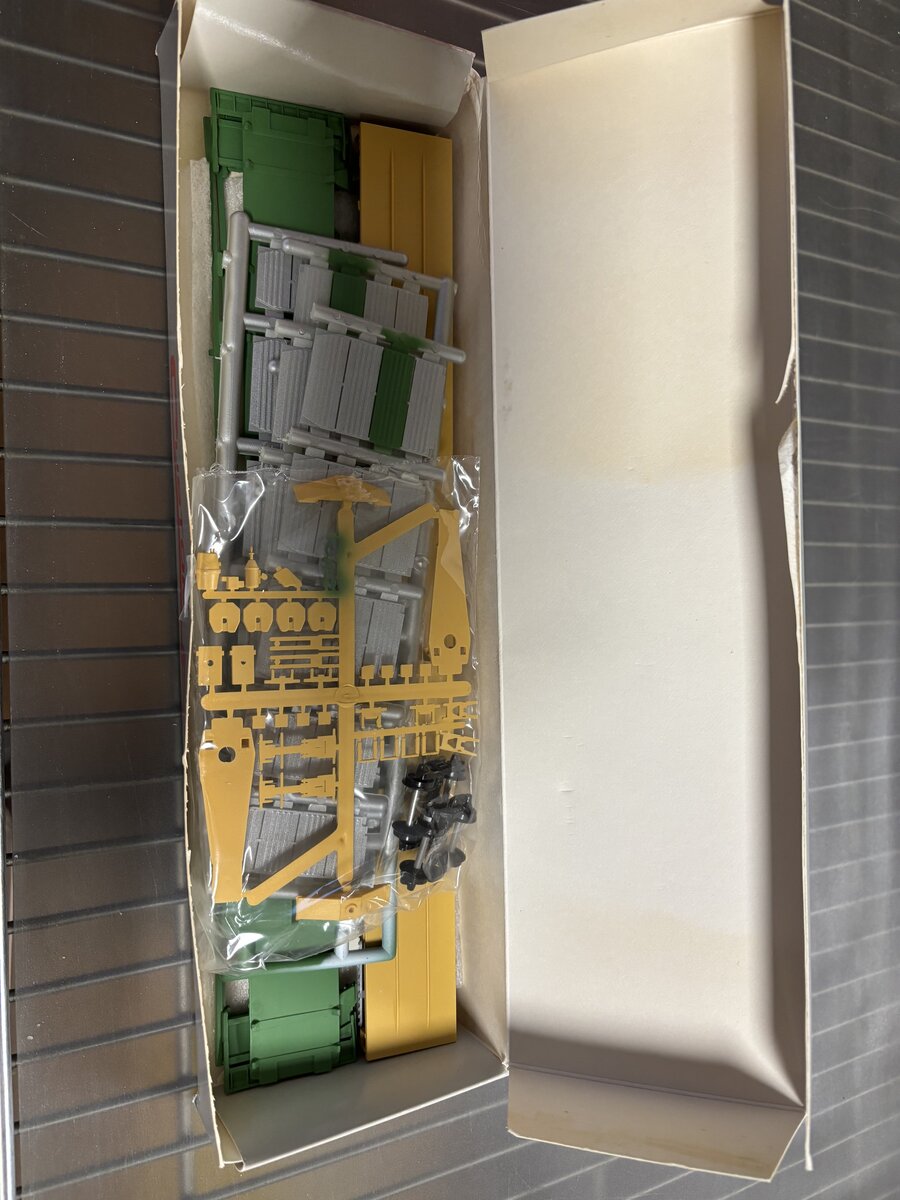 Custom Rail 4412 HO 89' 4" Bi-Level Auto Rack Burlington Northern