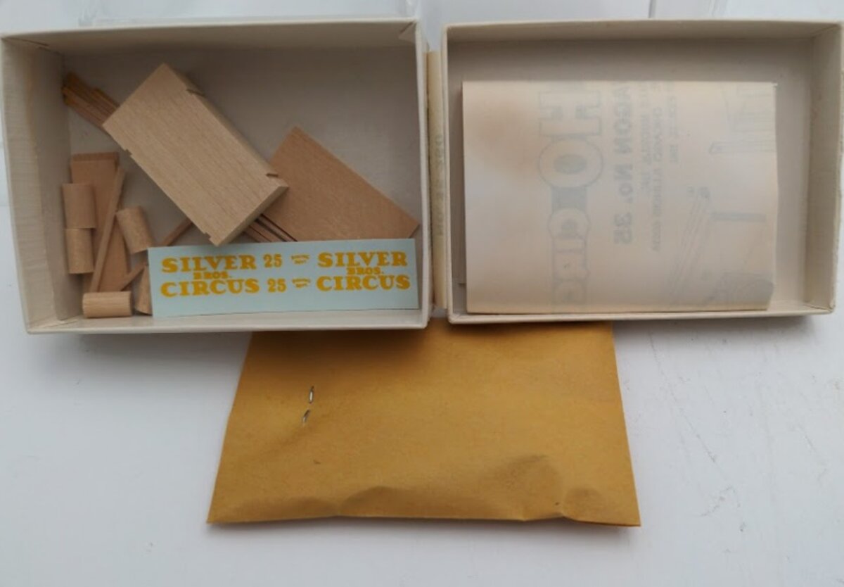 Simmons 32-250 HO Scale Circus Model Water Wagon Craftsman Kit