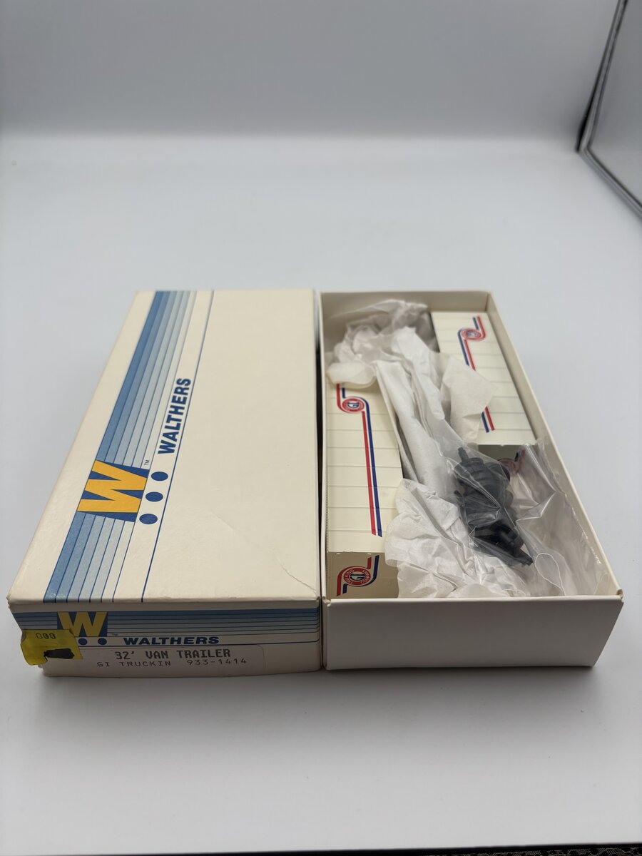 Walthers 933-1414 HO PACIFIC INTERMOUNTAIN EXPRESS 32' VAN TRAILERS KIT