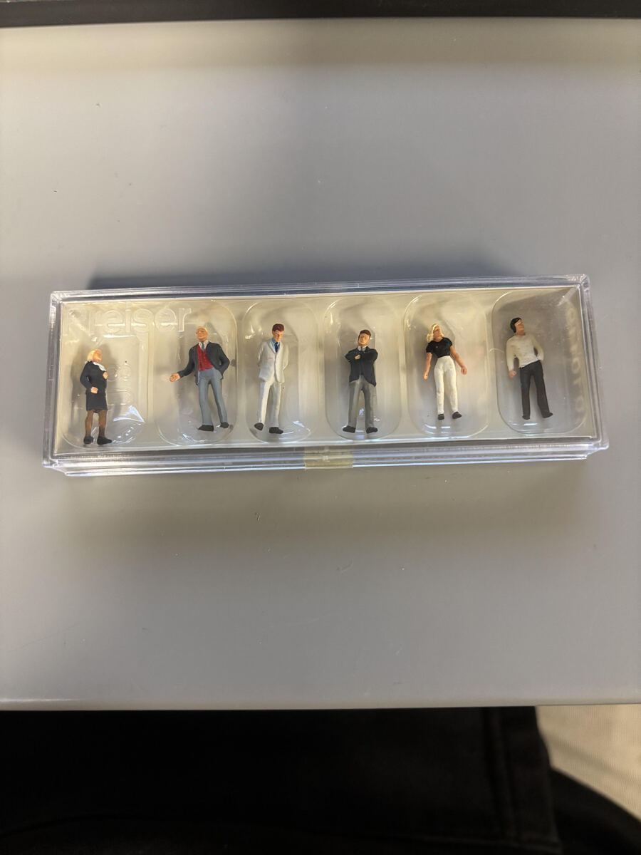 Preiser 1010119 HO Car Salesmen And Customers 1:87