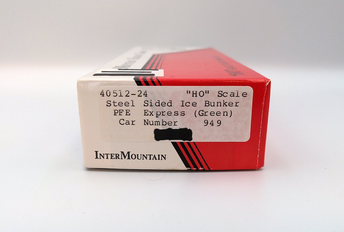 InterMountain 40512-24 HO PFE Steel Sided Ice Bunker Refrigerator Car Kit #949
