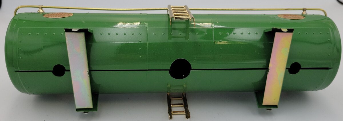 Lionel 215-01 Oil Tank Car and Frame