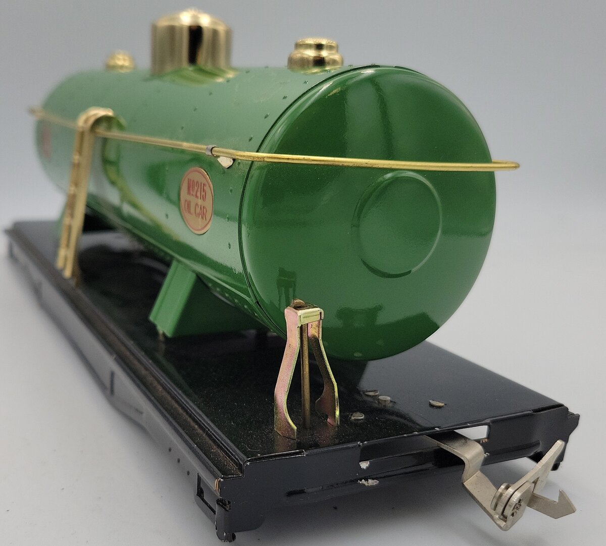 Lionel 215-01 Oil Tank Car and Frame