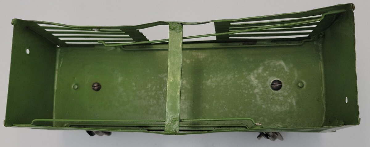 Lionel 113-1 Pea Green Cattle Stock Car Frame with Trucks - Incomplete