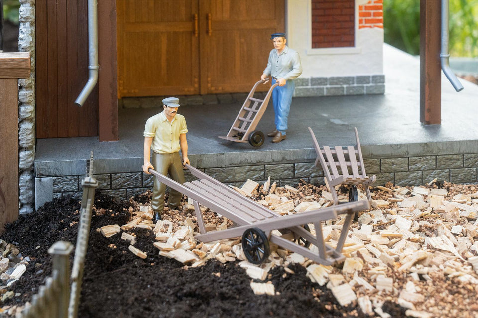 Pola 331527 G Freight Loading Staff Figure (Set of 2)