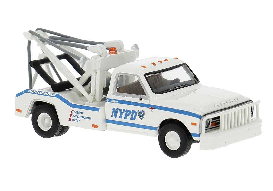 Brekina Automodelle 19668 HO Assembled White, Blue NYPD 1981 GMC C30 Tow Truck