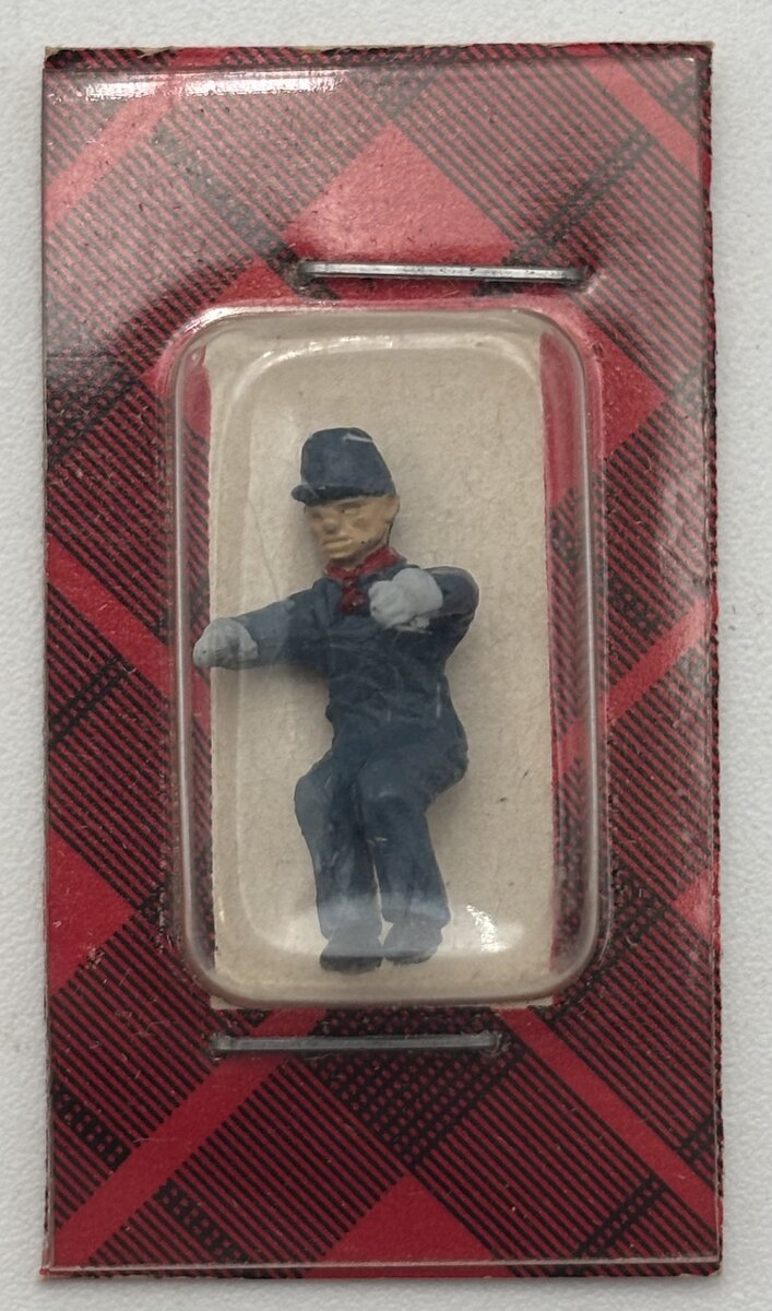 Campbell Scale Models 1200 HO Engineer Waving Figure