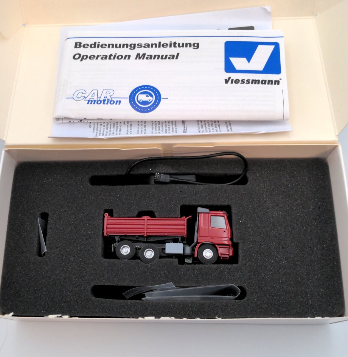 Viessmann 8001 HO Car Motion Basic Starter Set MB Actros Dump Truck w/Lights