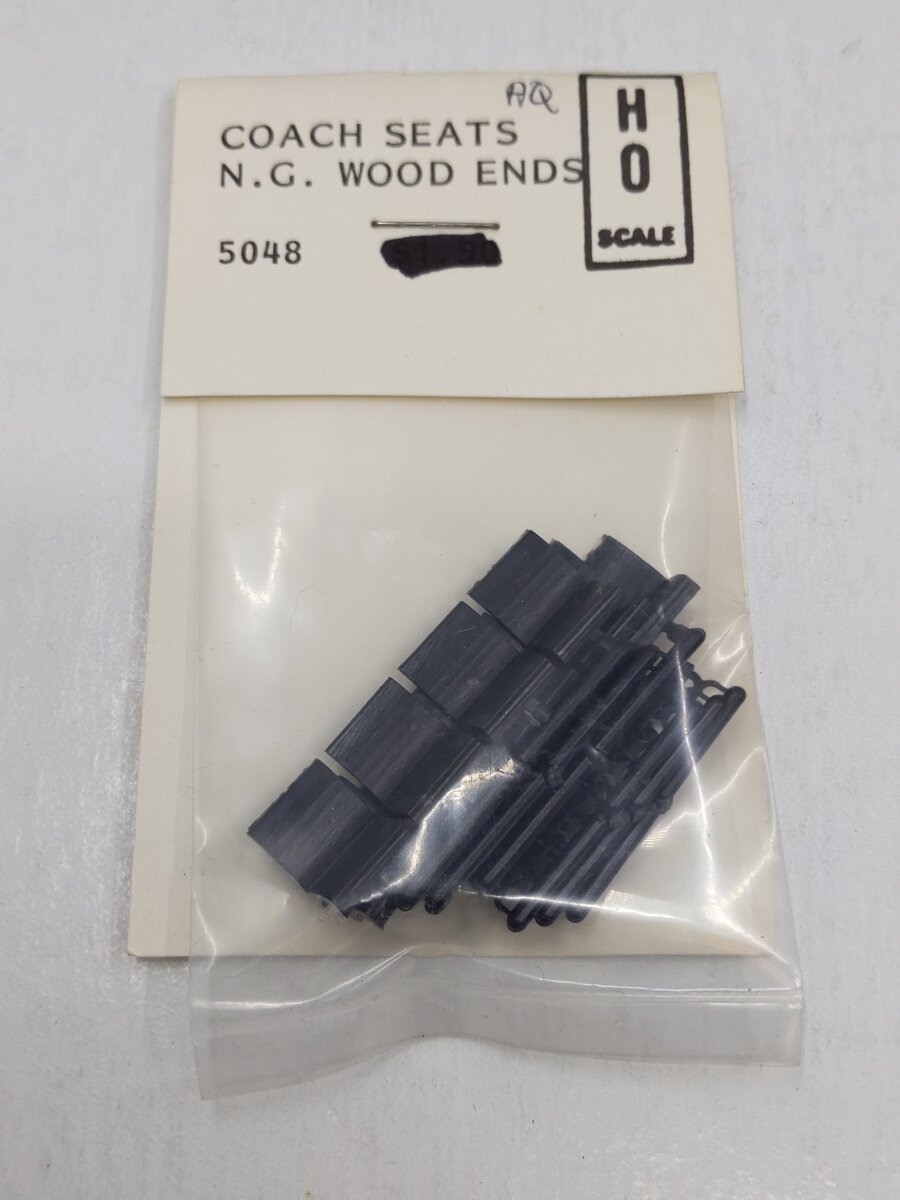 Grandt Line 5048 HO Scale Black Plastic Coach Seats N.G. Wood Ends