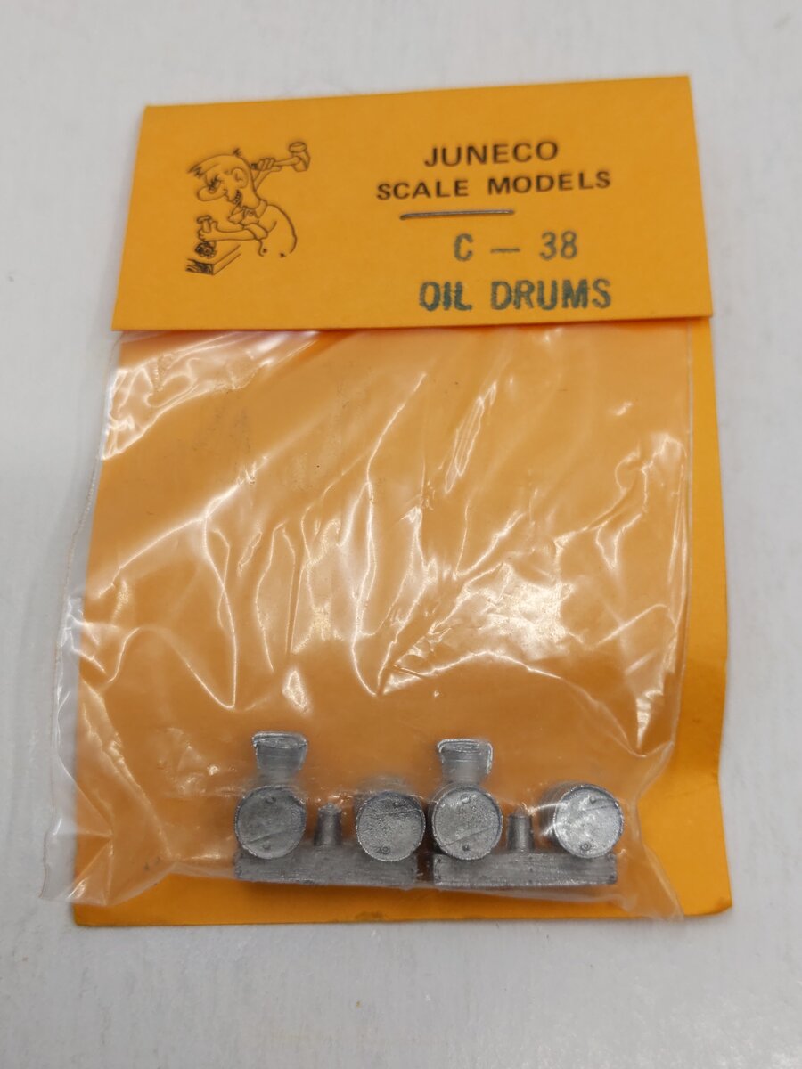 Juneco Scale Models C-38 HO Scale Metal Casting Oil Drums (Pack of 2)