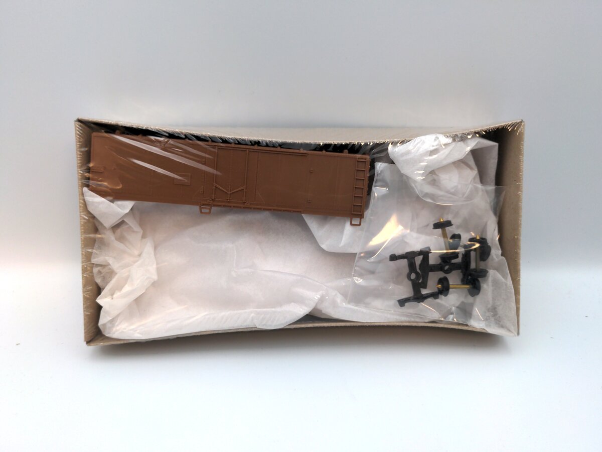 Walthers 932-3300 HO 40 ft. Reefer Plug Door Kit