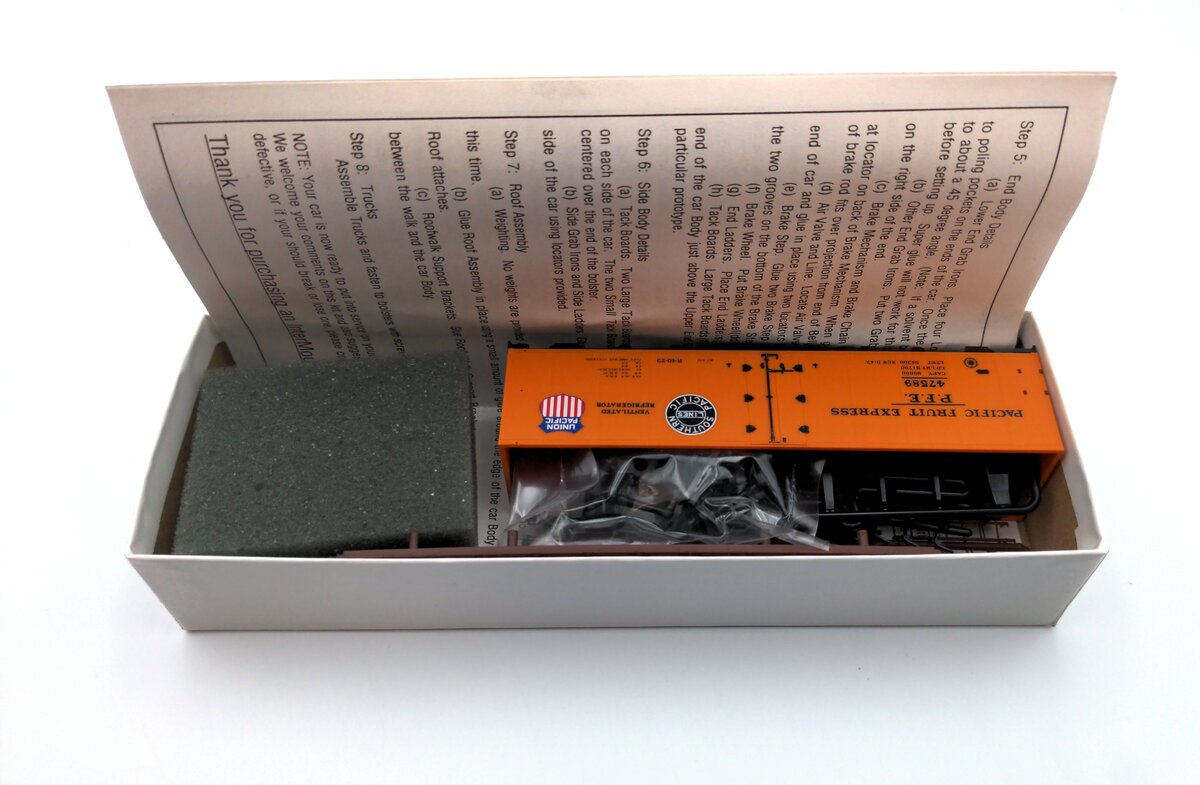 InterMountain 40501-19 HO Steel Sided Ice Bunker PFE Double Herald Kit #47589