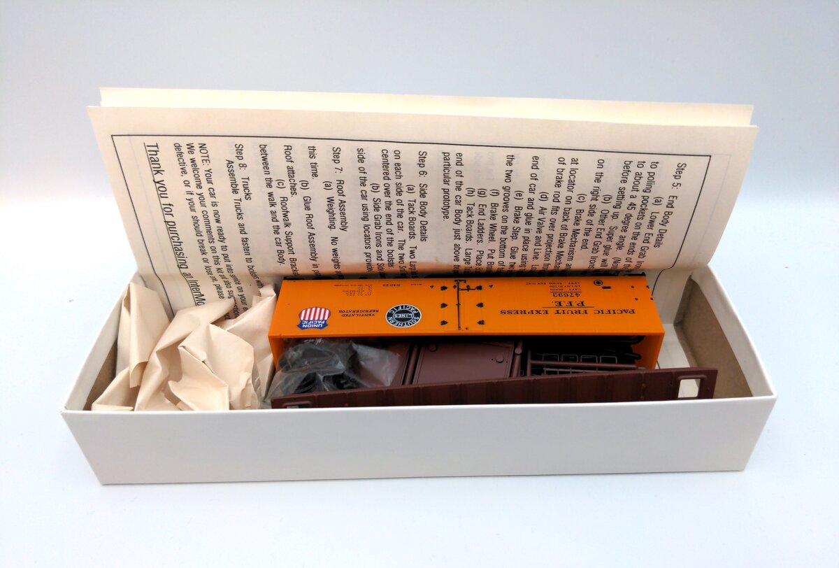InterMountain 40501-11 HO PFE Double Herald Steel Sided Ice Bunker Kit #47693