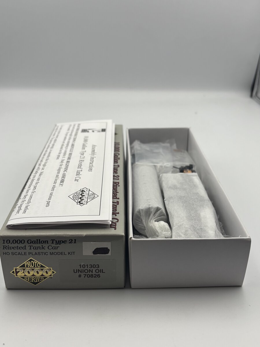 Proto 2000 101303 HO 10,000 Gallon Type 21 Riveted Tank Car Model Kit
