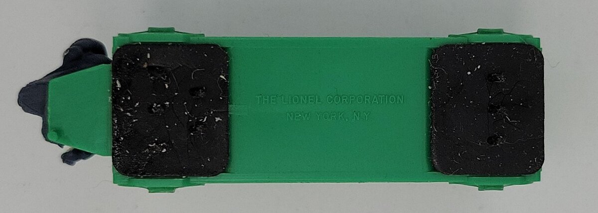 Lionel 356-34 Green Baggage Cart Truck with Painted Figure