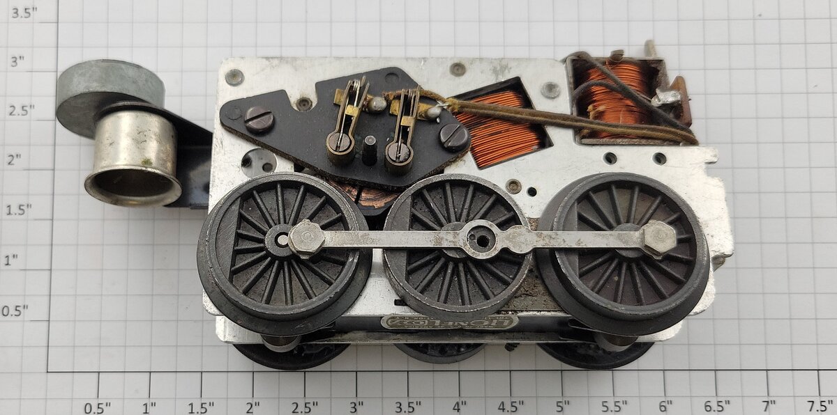 Lionel 2037-3 Magnetraction Motor Chassis with E-Unit & Smoke Unit Case