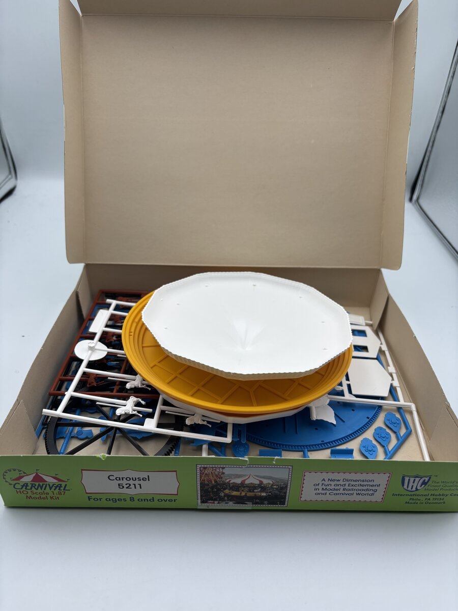 IHC 5211 HO Carousel Carnival Ride Kit