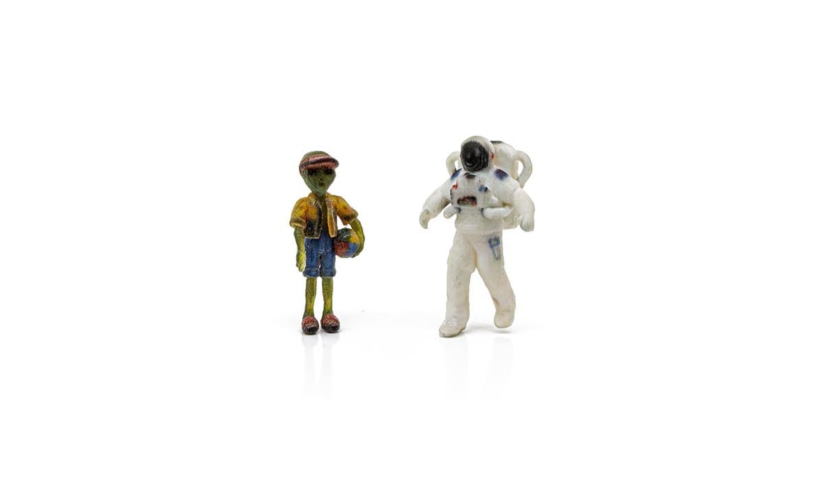 Woodland Scenics A2861 O Cosmic Travelers Figures (Set of 2)