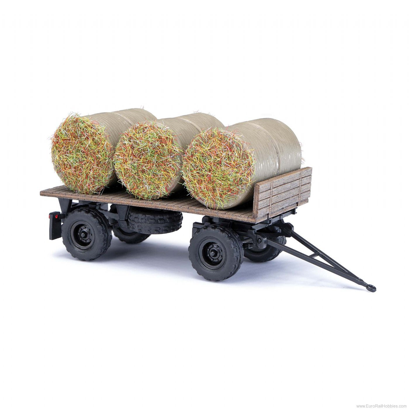 Busch 53018 HO Assembled 1985 IFA HW 60 Flatbed Farm Trailer with Hay Bales