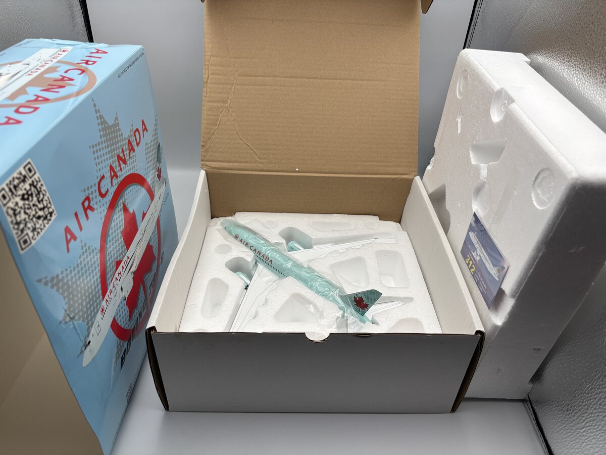 Inflight IF7870614 Air Canada Boeing 787-800 C-GHPQ Diecast 1/200