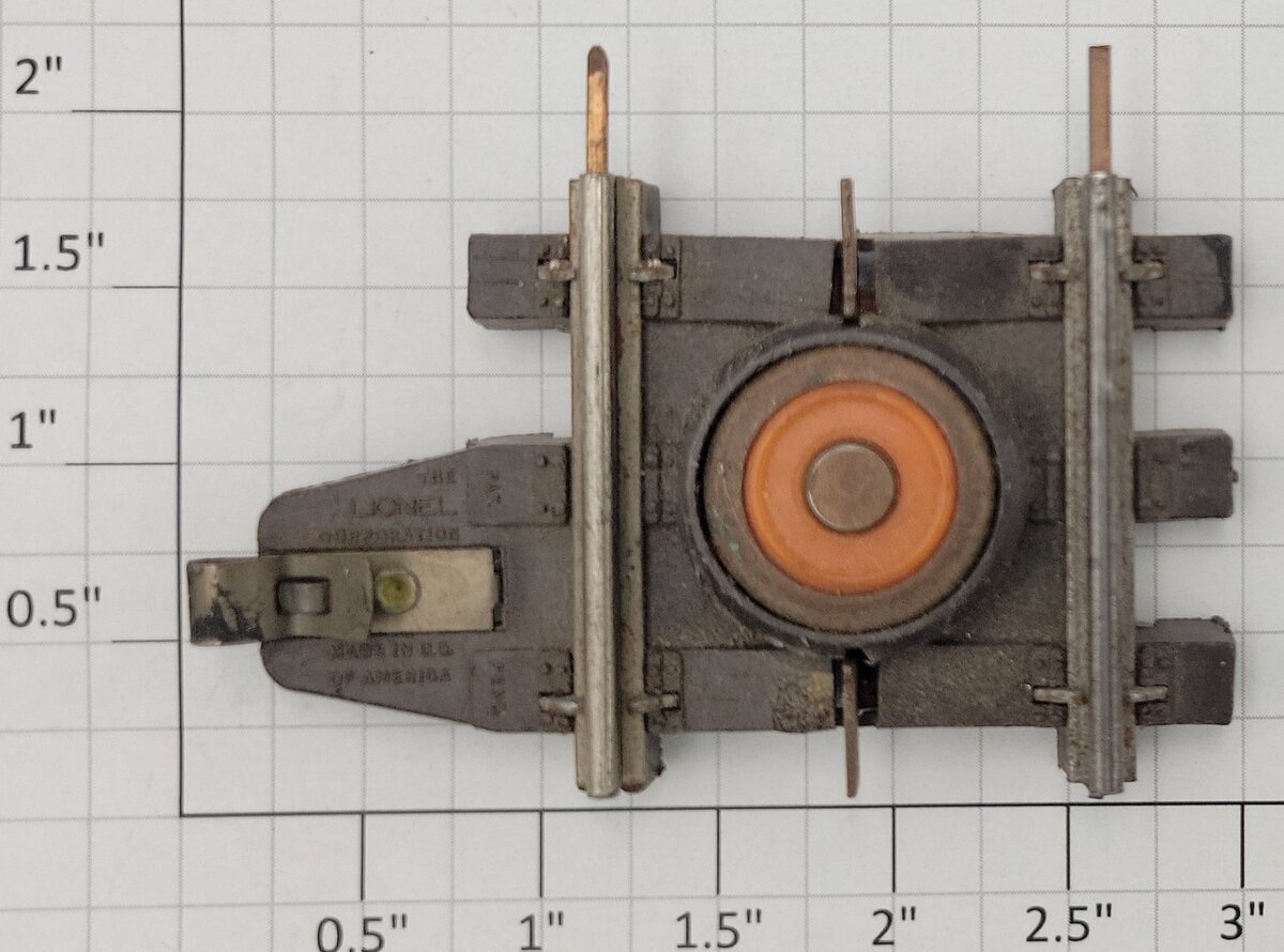 Lionel 37-8 Super O Uncoupler Track Section with Pins