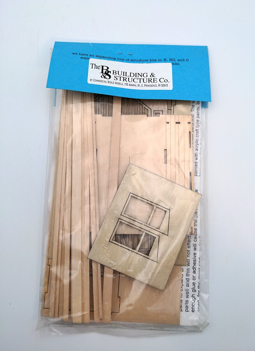The Building & Structure 133 S Scale Telluride Depot Outhouse Building Kit