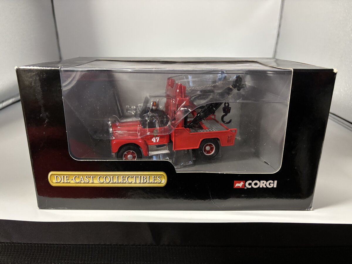 Corgi 53602 1:50 Mack B Wrecker Truck Chicago
