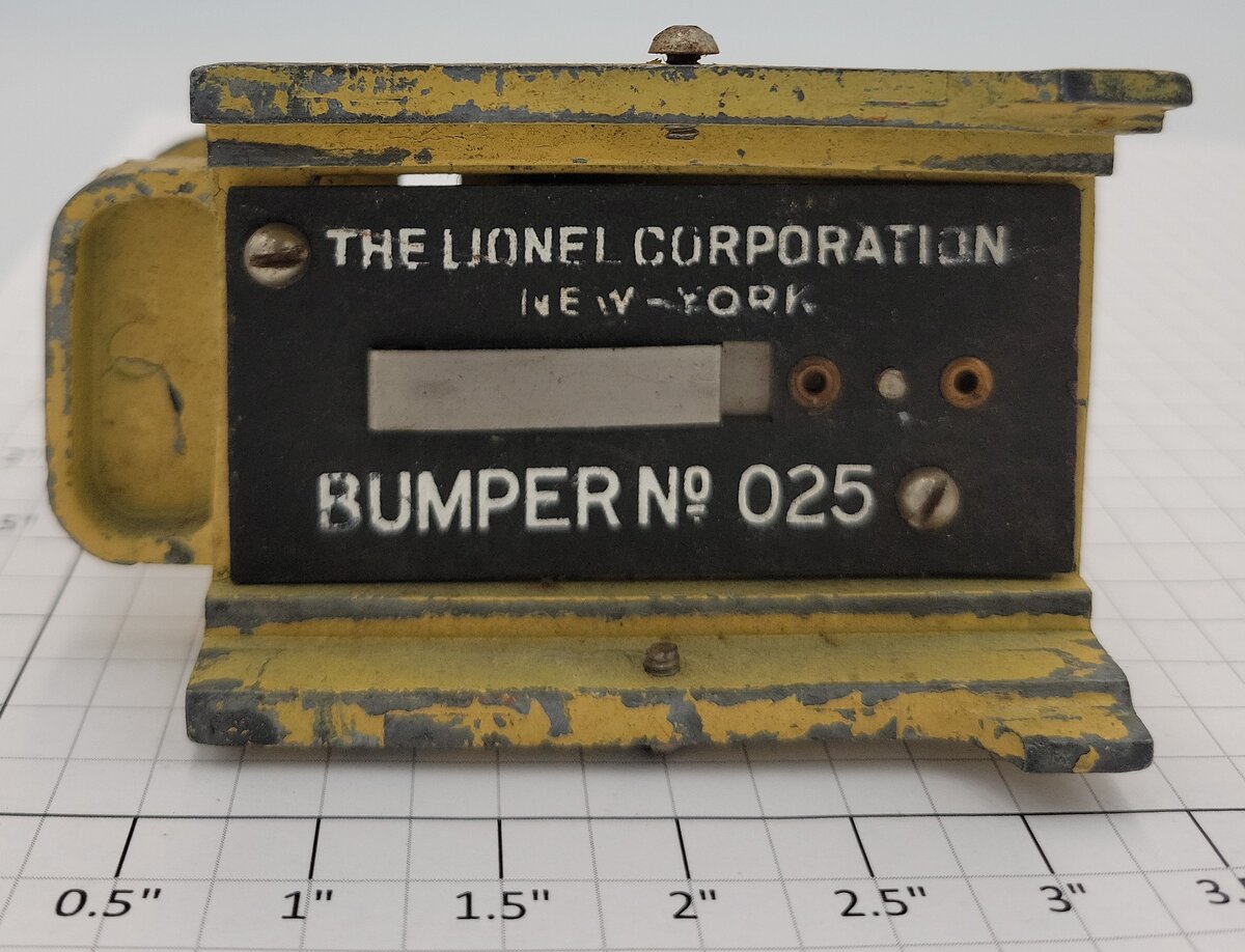 Lionel 1025-2 Prewar Yellow Diecast Bumper Housing without Light