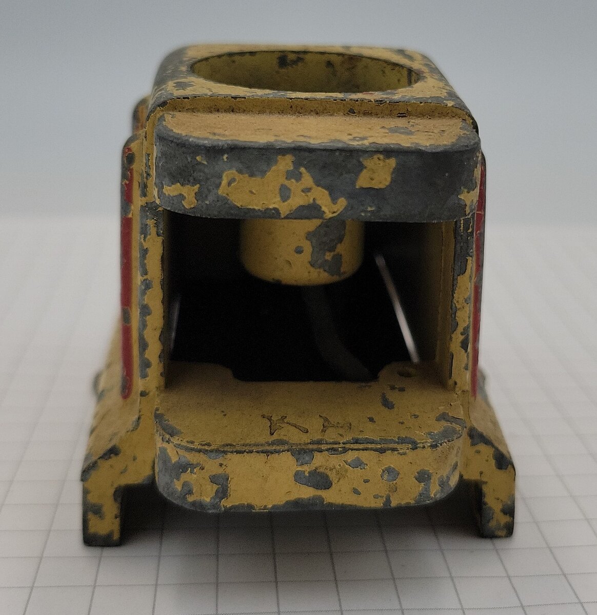 Lionel 1025-2 Prewar Yellow Diecast Bumper Housing without Light