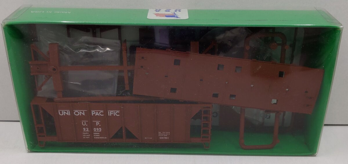 Bowser HO Scale Union Pacific 70 Ton 2 Bay Covered Hopper U.P.H.S. Road #92095