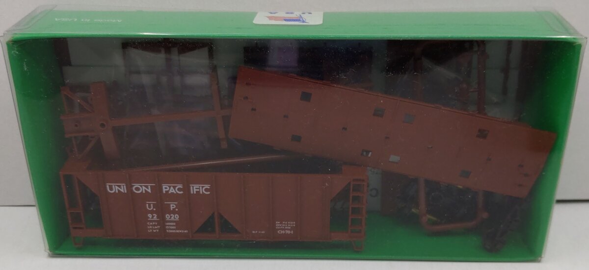 Bowser HO Scale Union Pacific 70 Ton 2 Bay Covered Hopper U.P.H.S. Road #92020