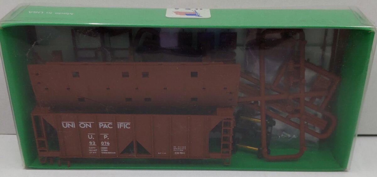 Bowser HO Scale Union Pacific 70 Ton 2 Bay Covered Hopper U.P.H.S. Road #92076