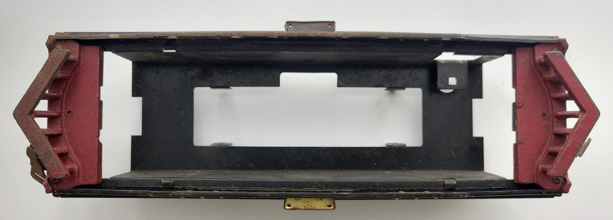 Lionel 318-04 Prewar Standard Gauge Black Electric Locomotive Frame with Trim