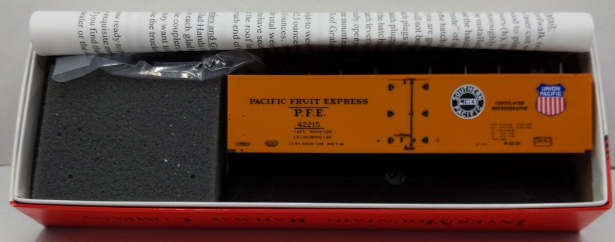 InterMountain 41702P-37 HO Pacific Fruit Express Refrigerator Car Kit (#42215)
