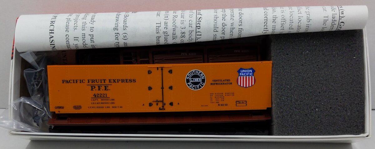 InterMountain 41702P-39 HO Pacific Fruit Express Refrigerator Car Kit (#42230)