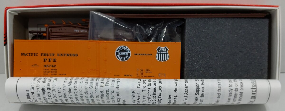 InterMountain 40532-02 HO Pacific Fruit Express Steel Sided Ice Bunker Car Kit