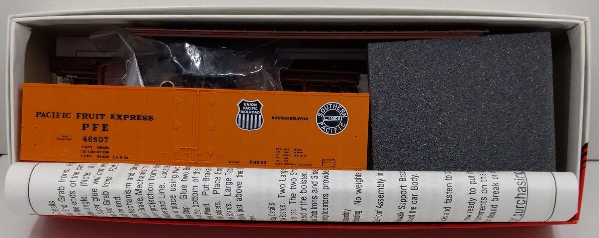 InterMountain 40532-03 HO Pacific Fruit Express Steel Sided Ice Bunker Car Kit