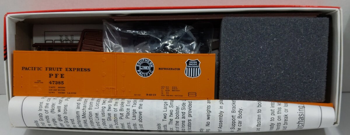 InterMountain 40532-07 HO Pacific Fruit Express Steel Sided Ice Bunker Car Kit