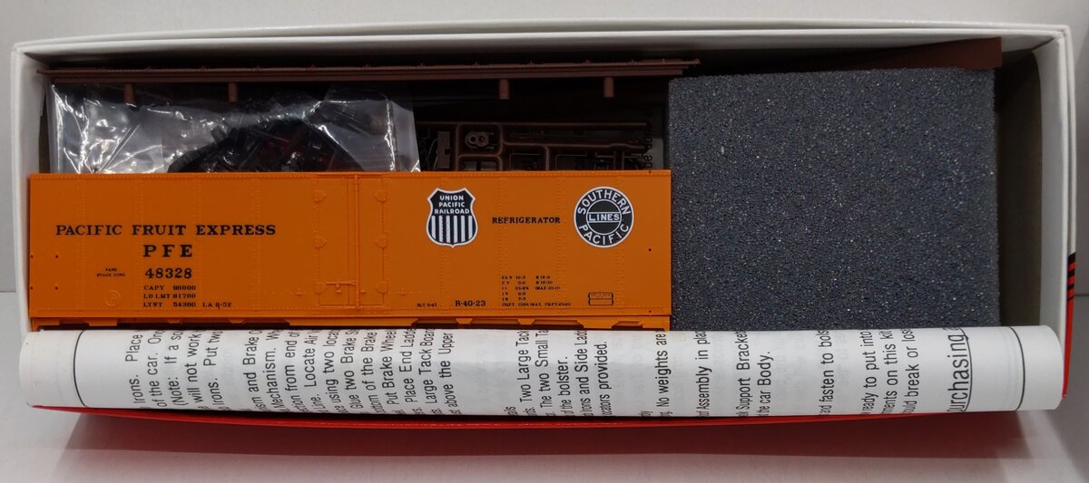 InterMountain 40532-11 HO Pacific Fruit Express Steel Sided Ice Bunker Car Kit