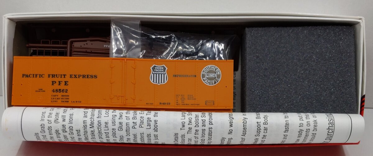 InterMountain 40532-12 HO Pacific Fruit Express Steel Sided Ice Bunker Car Kit