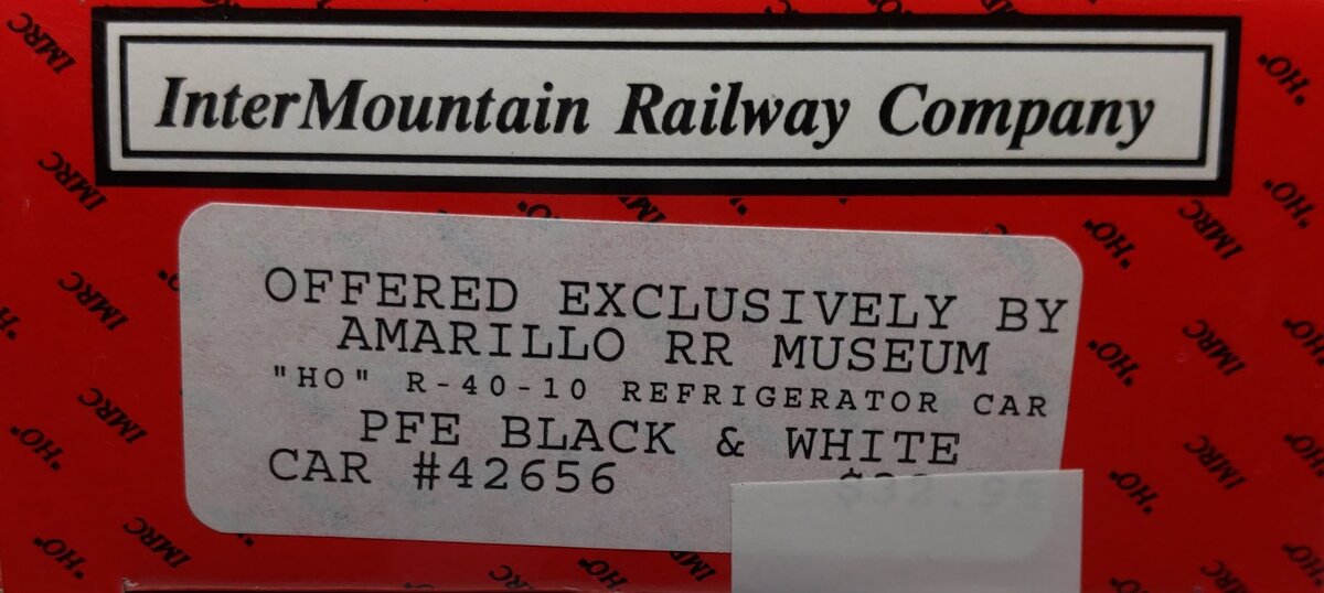InterMountain 42656 HO Pacific Fruit Express Black/White Refrigerator Car R40-10