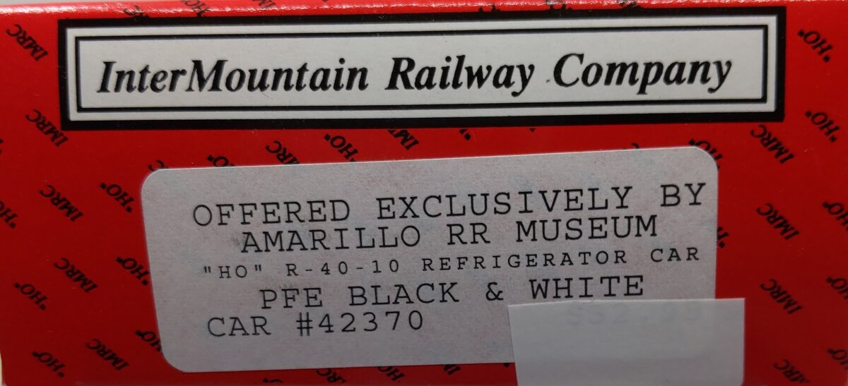 InterMountain 42370 HO Pacific Fruit Express Black/White Refrigerator Car R40-10