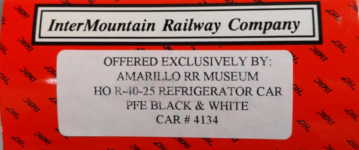 InterMountain 4134 HO Pacific Fruit Express Black/White Refrigerator Car R40-25